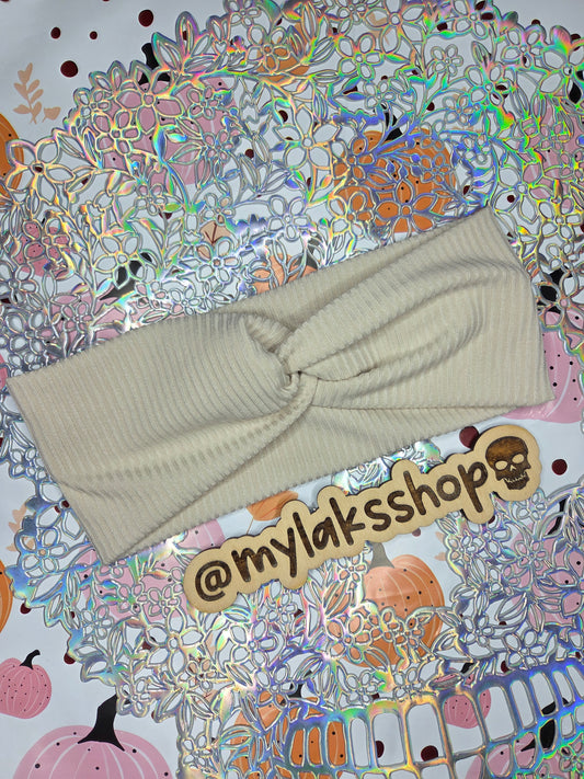 Ribbed Neutral Front Twist